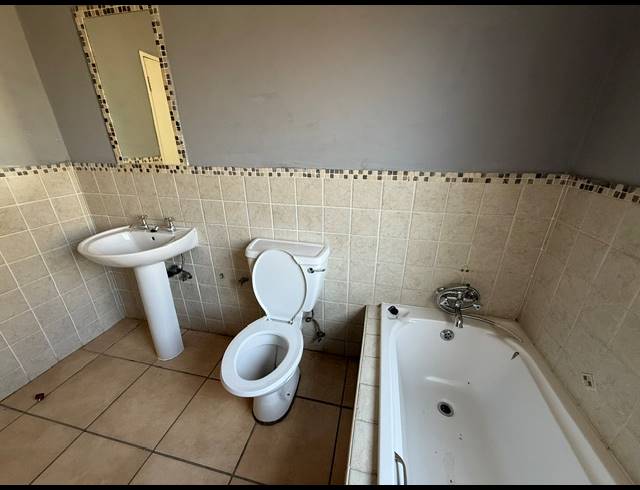 3 BEDROOM FLAT FOR SALE IN CASTLEVIEW
